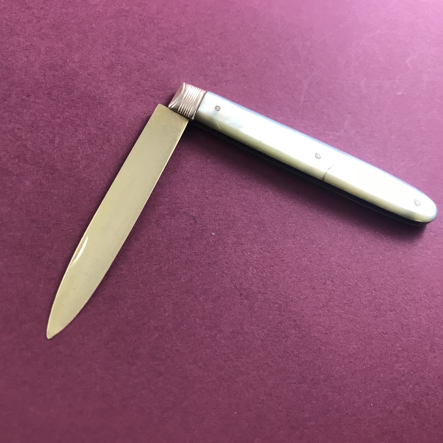 Gold and mother-of-pearl pocket fruit knife from London, 1799 - Image 10