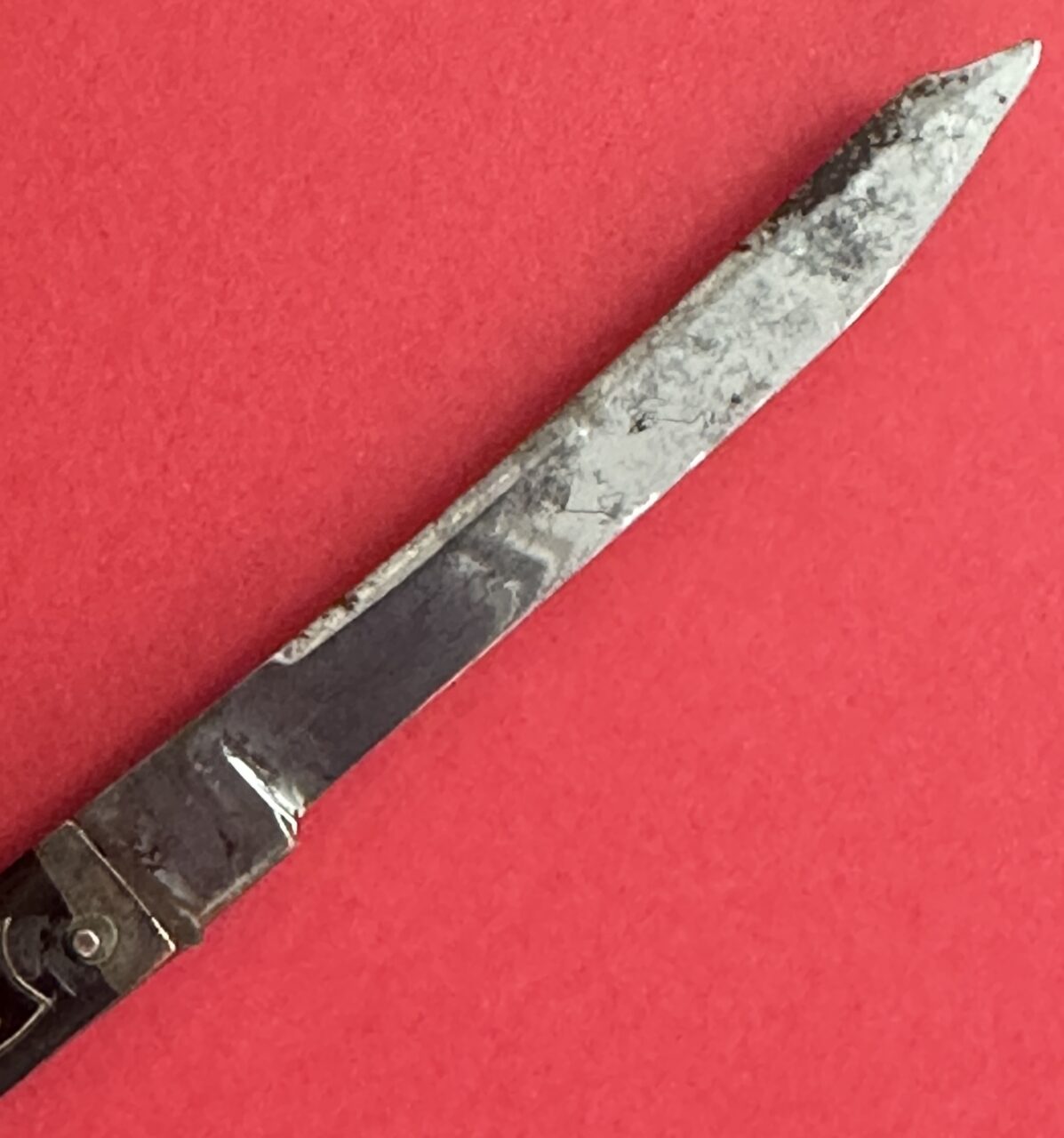French Pocket fruit knife with intricate gold piqué work, c. 1760 - Image 4